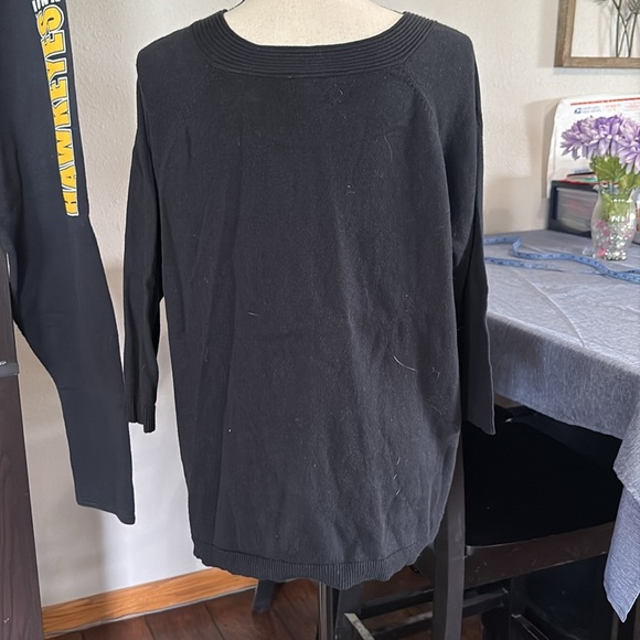 Women’s D&Co 1X Lightweight Black 3/4 Sleeve Sweater with Silver Buckle Accent - Picture 2 of 7